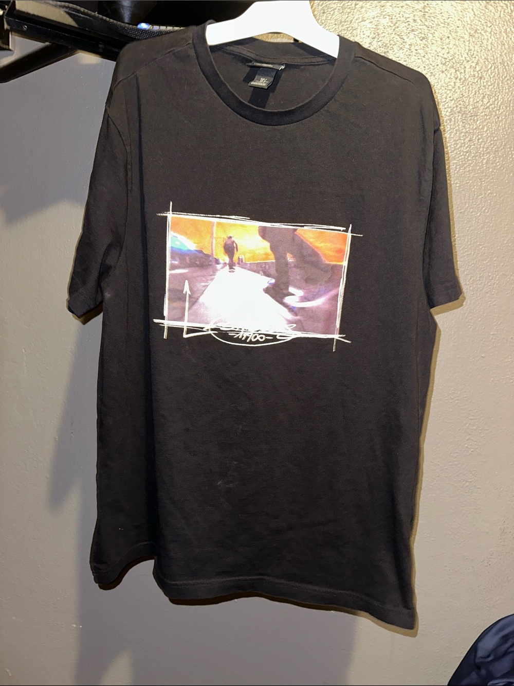 H&M Black Short-Sleeve Graphic Crewneck Tee with Sunset Print